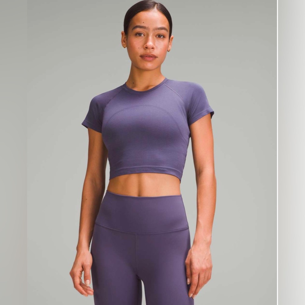 Lululemon Swiftly Tech Cropped Short-Sleeve Shirt 2.0
Nightfall / Nightfall